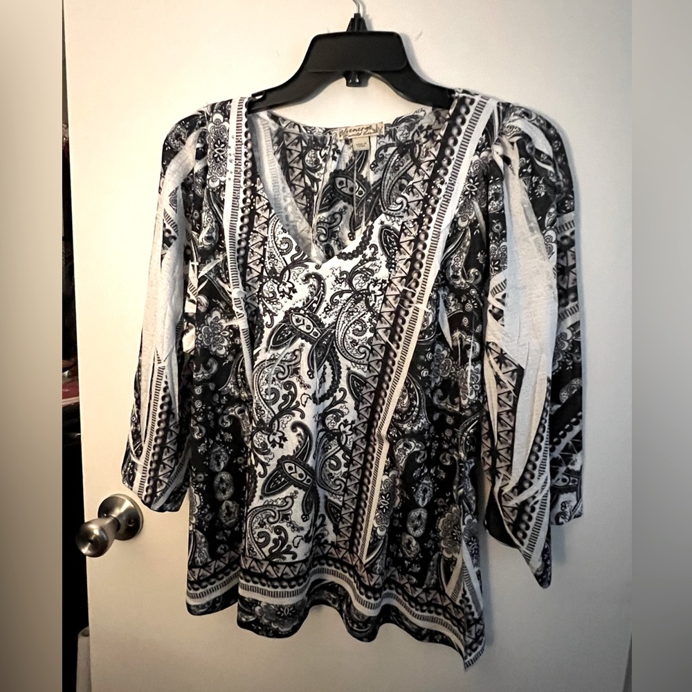 Thin three quarter sleeve top